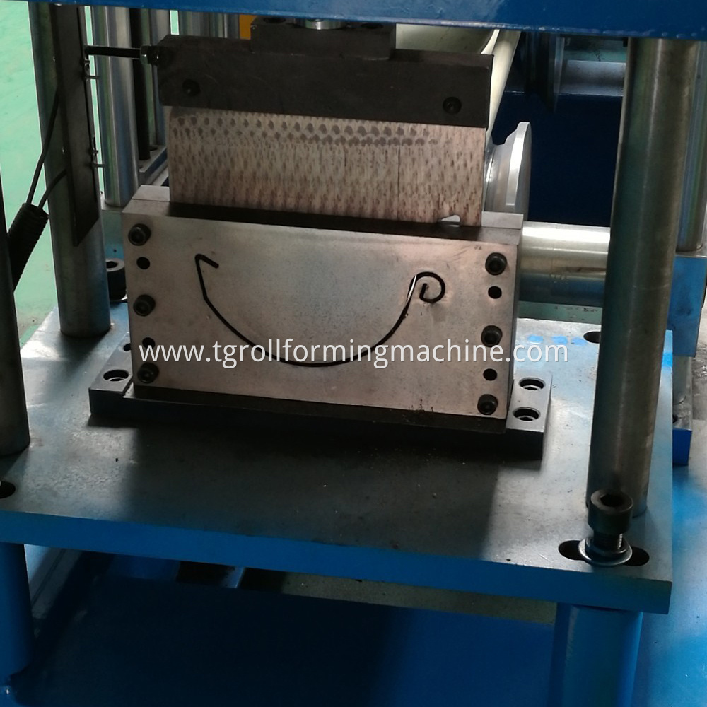 square-pipe-roll-forming-machine-roof-tile